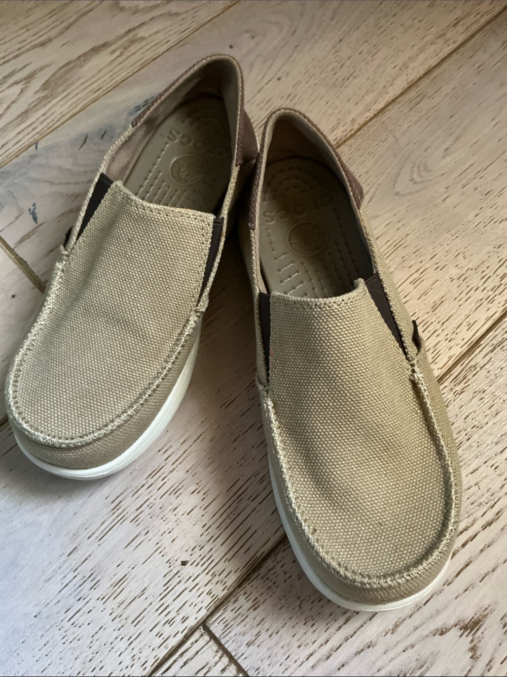 Crocs Santa Cruz style Loafers J4